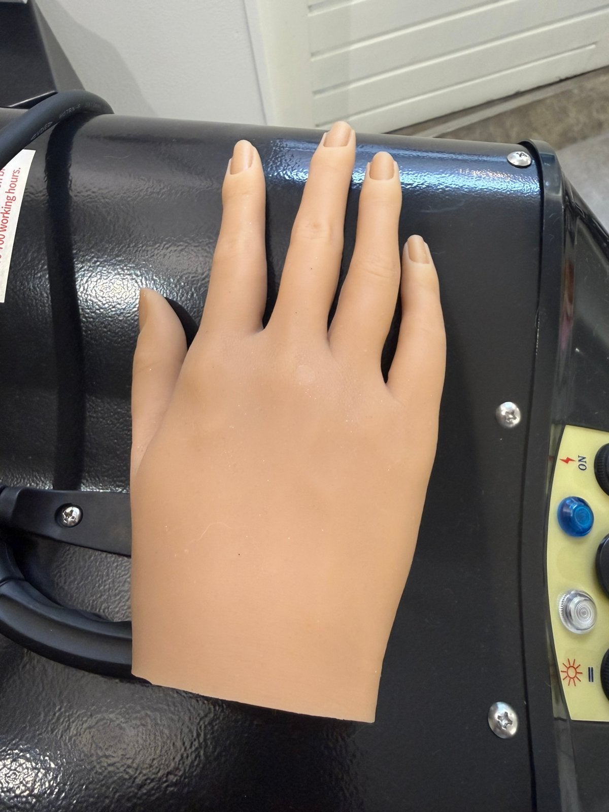 Oefenhand voor nagels, Ophalen, Zo goed als nieuw