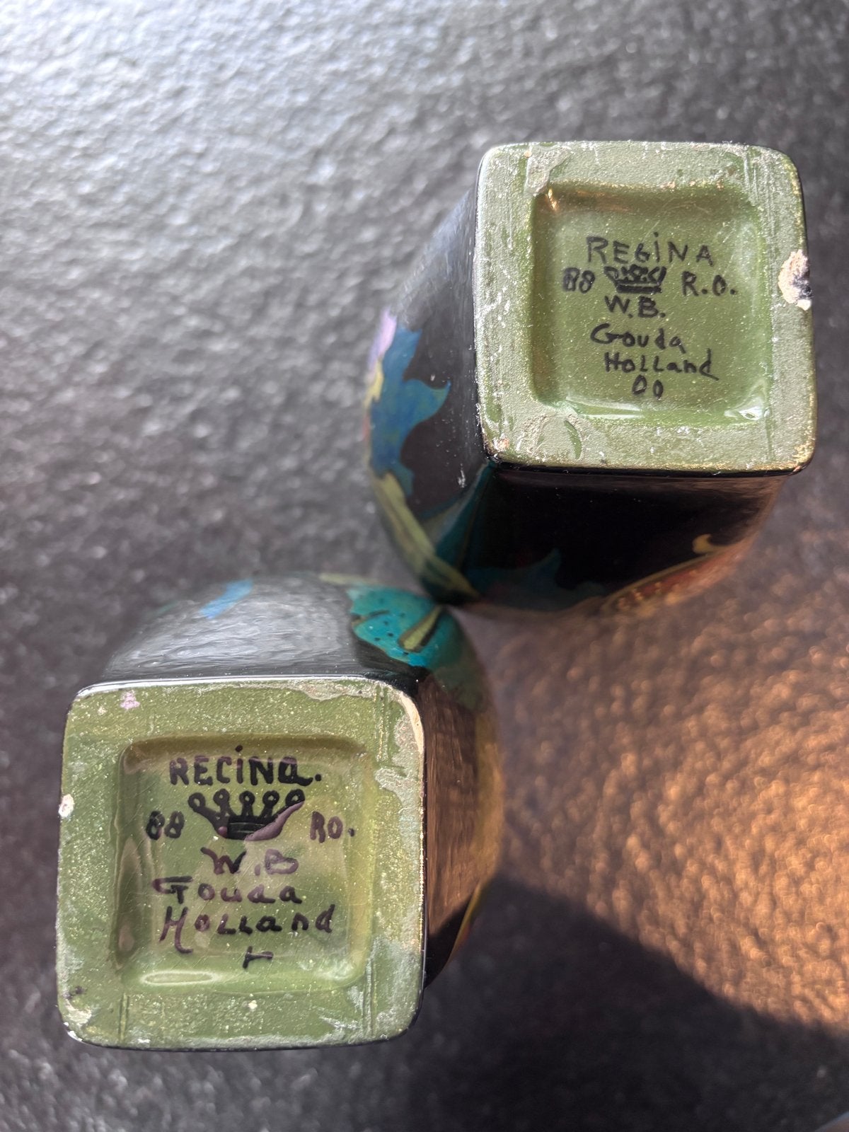 Set van 2 Regina Gouda Holland Vazen - Handgeschilderd, Antiek en Kunst, Ophalen