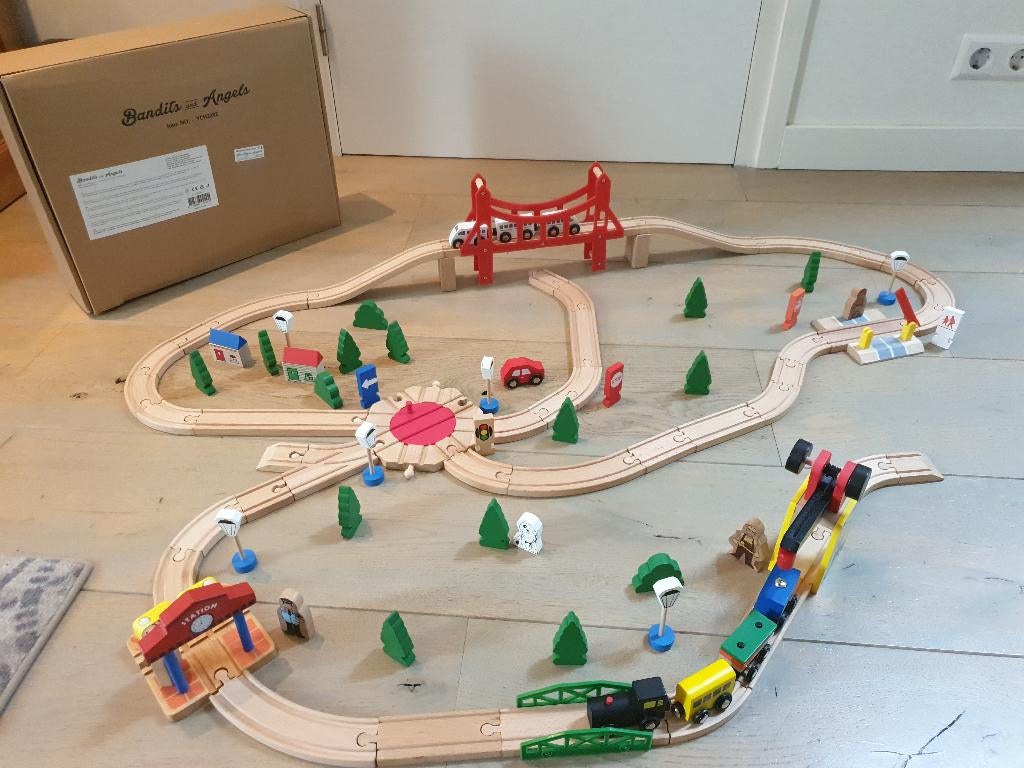 Houten treinset Bandits & Angels, Kinderen en Baby's, Speelgoed | Houten speelgoed, Ophalen of Verzenden, Zo goed als nieuw, Overige typen