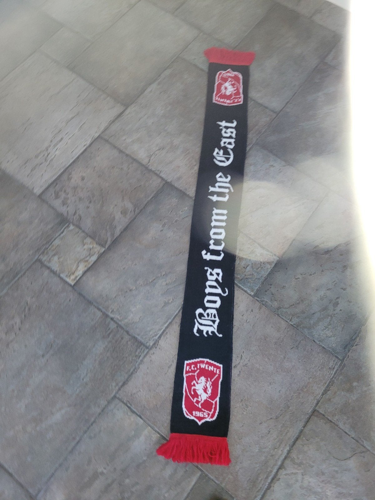 fc twente sjaal boys from the east, Ophalen of Verzenden, Zo goed als nieuw, F.C. Twente, Vaantje of Sjaal