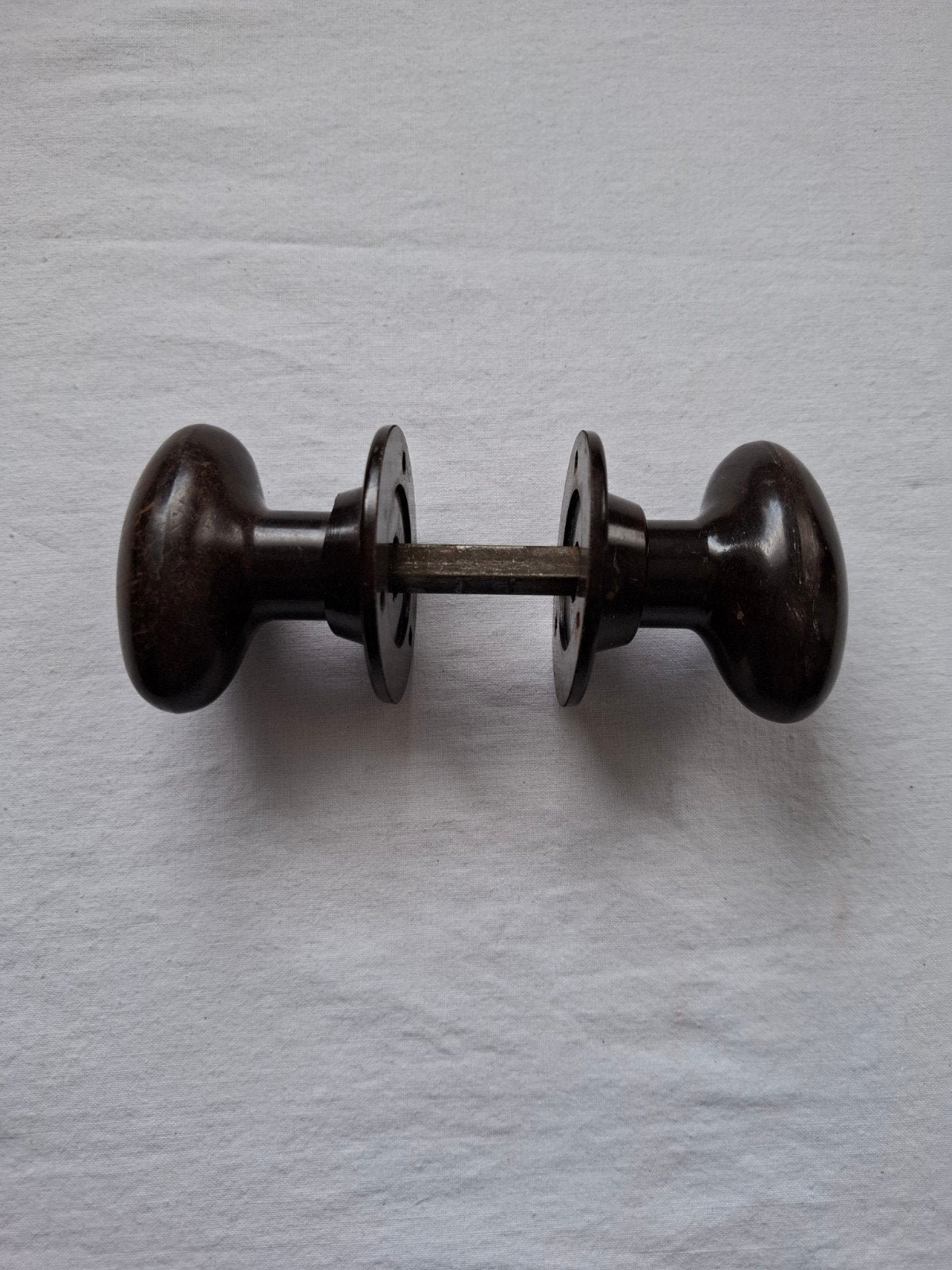 Oude zwarte deurknop/deurklink, Ophalen of Verzenden, Gebruikt, Overige materialen, Klink of Kruk