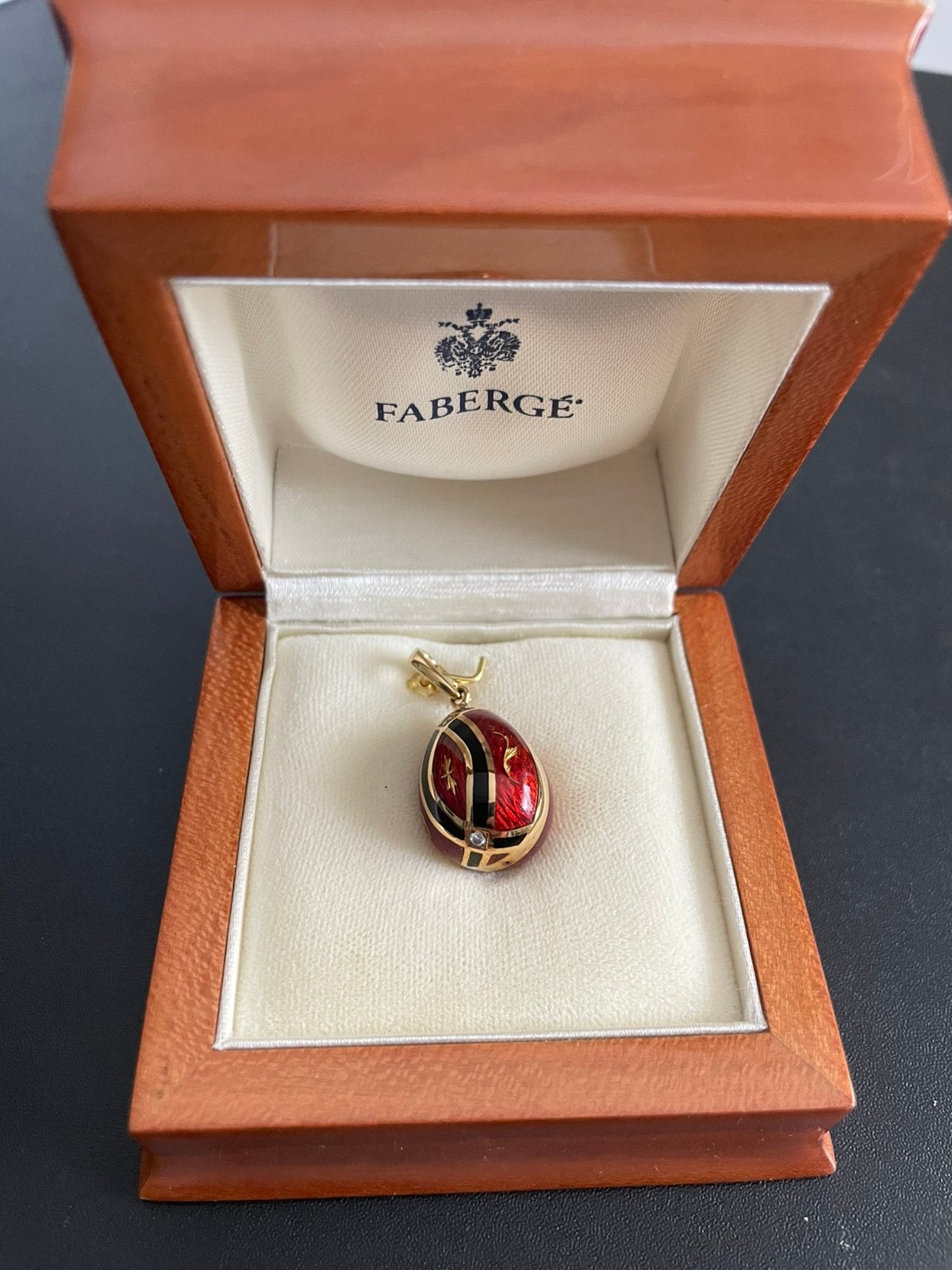 Fabergé hanger, rood-zwart geëmailleerd van Victor Mayer, Ophalen of Verzenden, Zo goed als nieuw, Overige kleuren, Goud