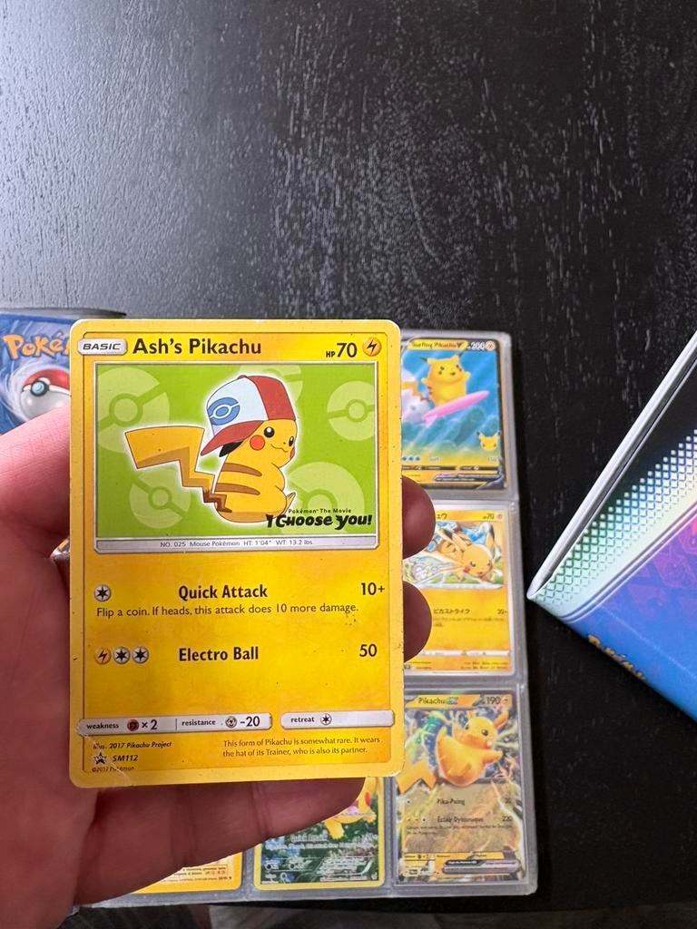 Pikachu i choose you 112, Ophalen of Verzenden, Zo goed als nieuw, Meerdere kaarten, Foil