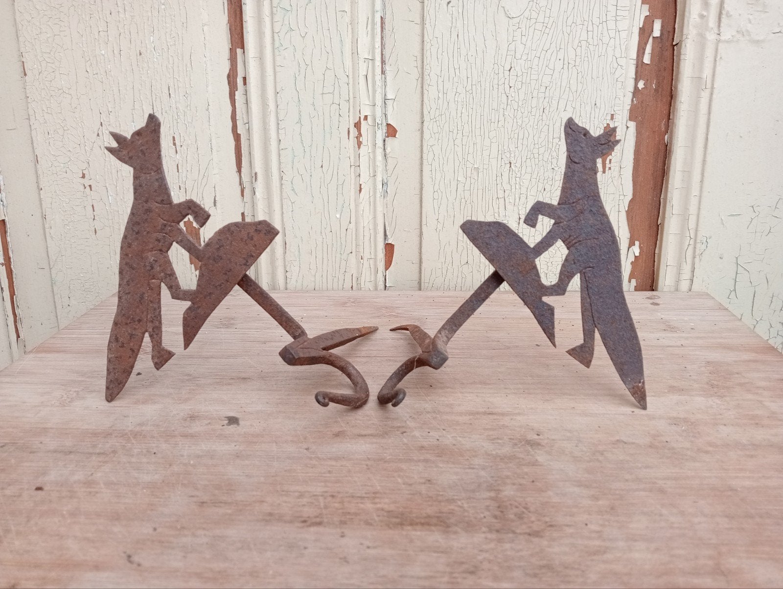 Set van 2 antieke metalen muurpinnen met ophanghaken, Antiek en Kunst, Ophalen of Verzenden