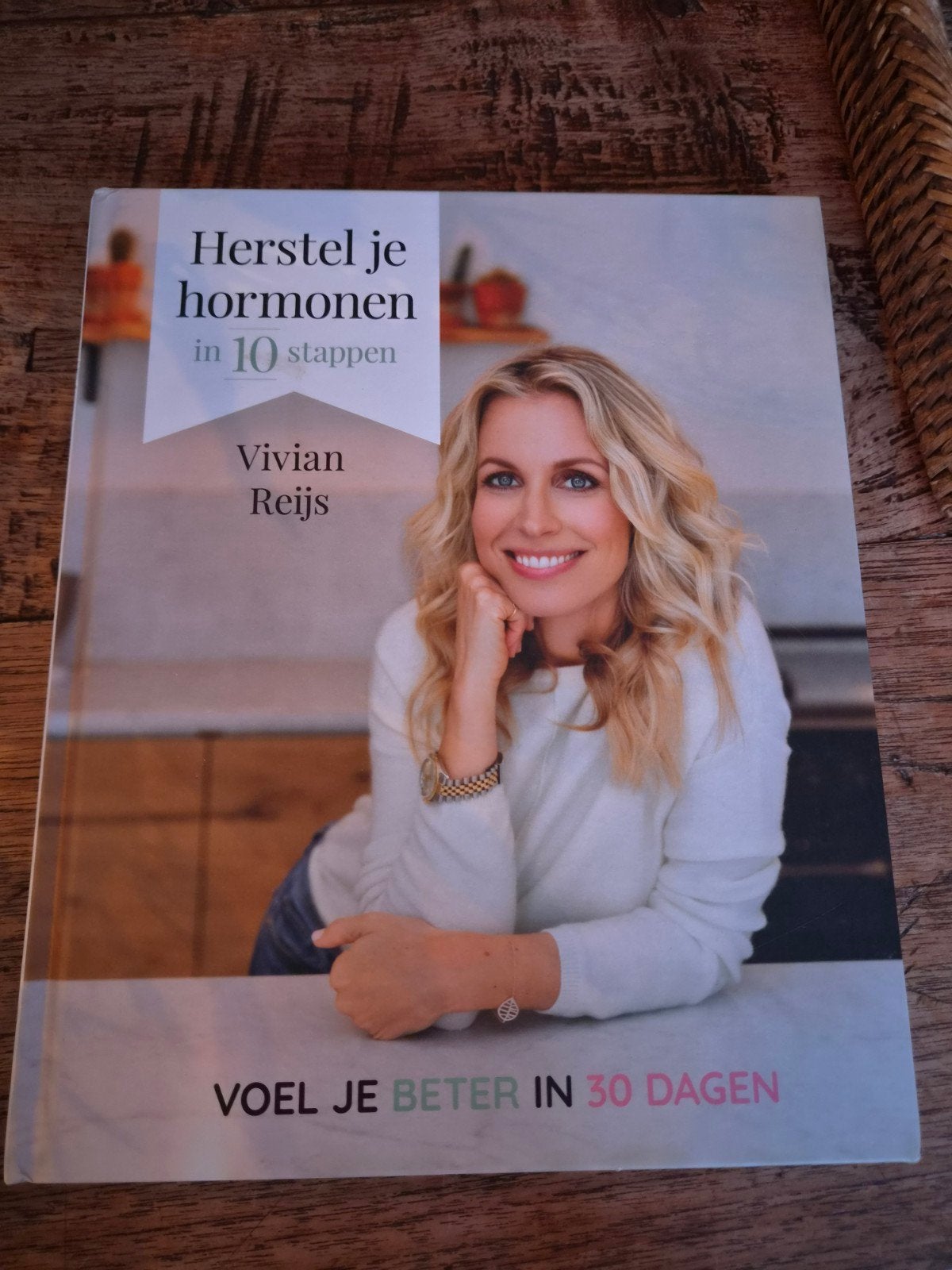 Vivian Reijs - Herstel je hormonen in 10 stappen, Boeken, Kookboeken, Ophalen of Verzenden, Zo goed als nieuw, Vivian Reijs