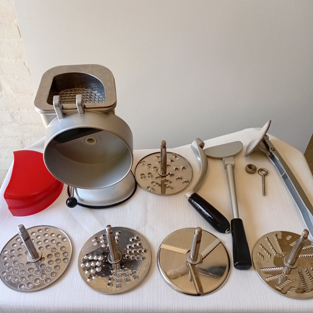 Vintage Minna M3 Handmatige Keukenmachine met 5 Schijven, Ophalen, 4 liter of meer, 3 snelheden of meer, Zo goed als nieuw