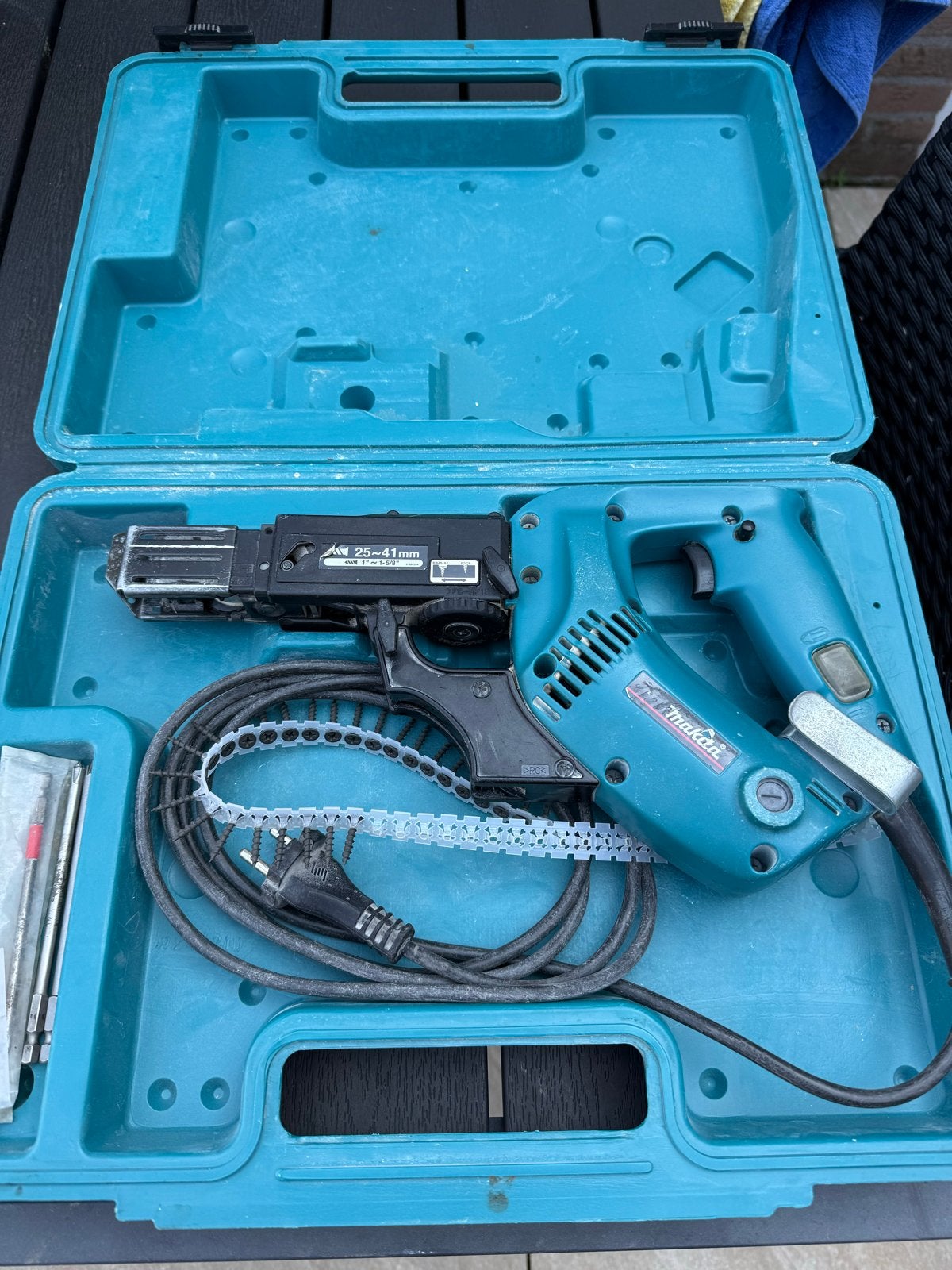 Makita bandschroefmachine 6833 in originele koffer, Ophalen of Verzenden, Gebruikt, 400 tot 600 watt, Boor- en Schroefmachine