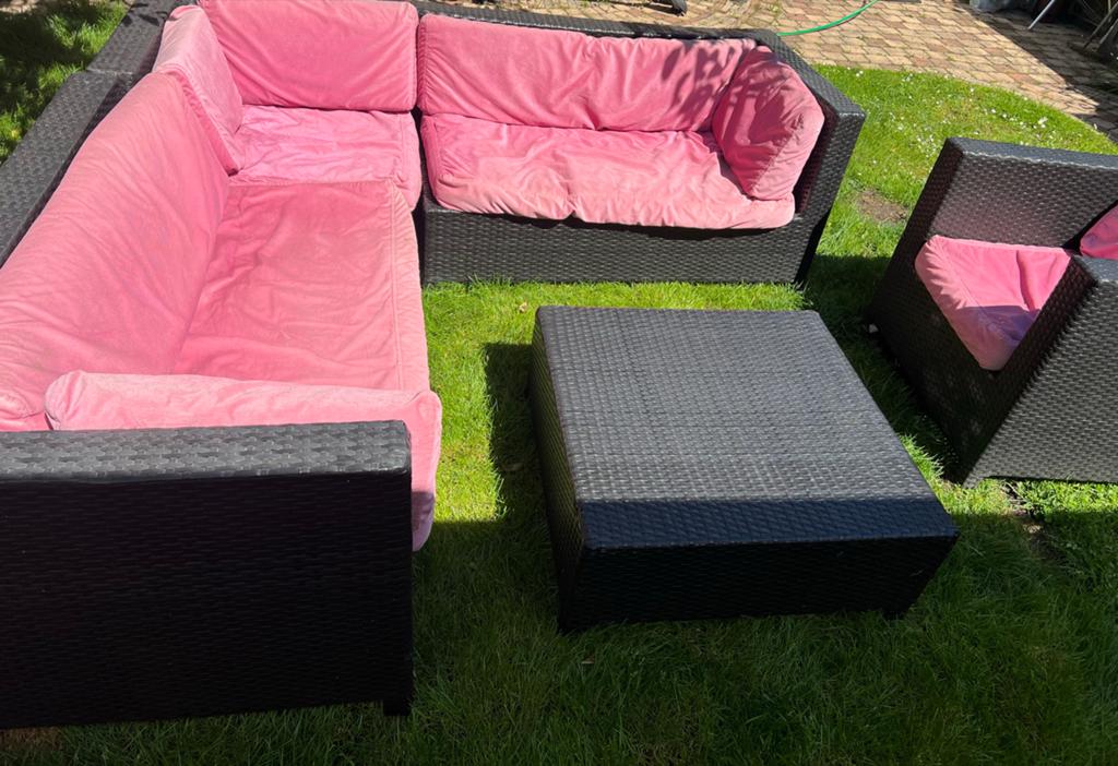 Wicker Loungeset met Roze Kussens en Salontafel, Ophalen, Gebruikt