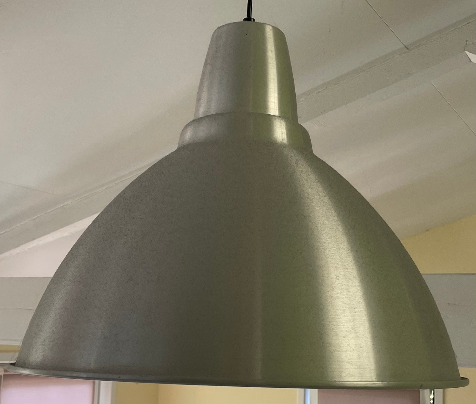 Drie industriele, aluminium hanglampen, Huis en Inrichting, Lampen | Hanglampen, Ophalen, E27 (groot), Zo goed als nieuw, Metaal