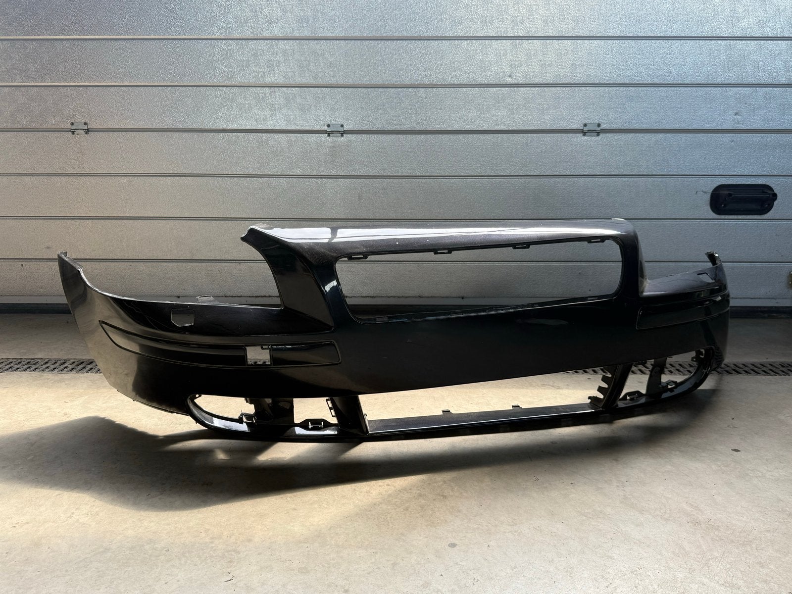 Nieuwe Imitatie Voorbumper Zwart Metallic Volvo V50 met Kopl, Voor, Nieuw, Ophalen of Verzenden, Volvo