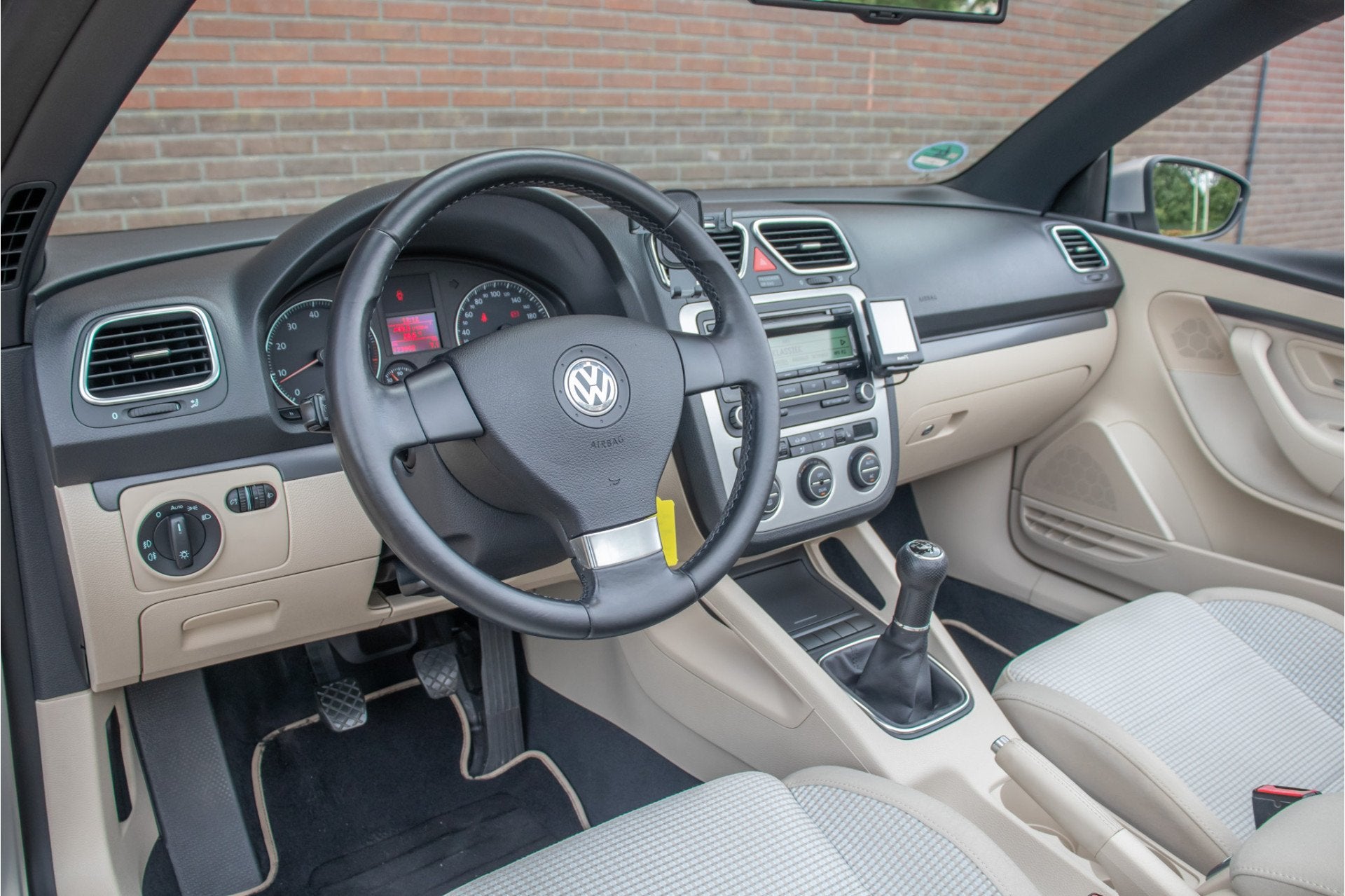 Volkswagen Eos 1.4 TSI Highline, Stoelverwarming, Bluetooth,, Voorwielaandrijving, Gebruikt, Beige, 4 cilinders