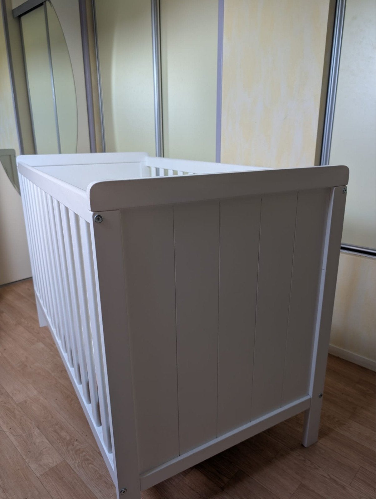 Wit ledikant met matras zo goed als nieuw, Kinderen en Baby's, Babywiegjes en Ledikanten, Ophalen, Zo goed als nieuw, Ledikant