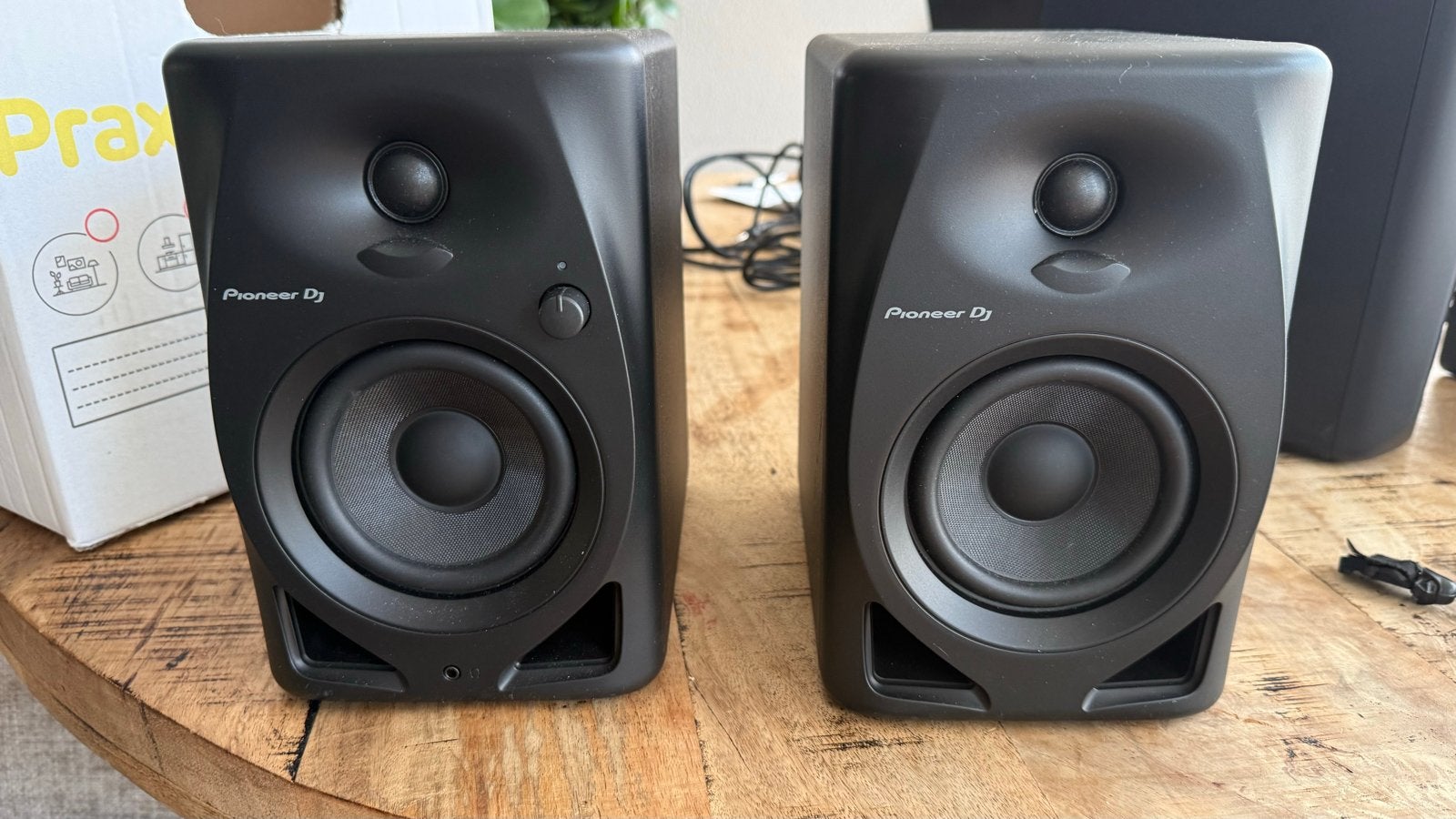 Pioneer DJ DM-40D actieve monitor speakerset, Zo goed als nieuw, 60 tot 120 watt, Front, Rear of Stereo speakers, Ophalen
