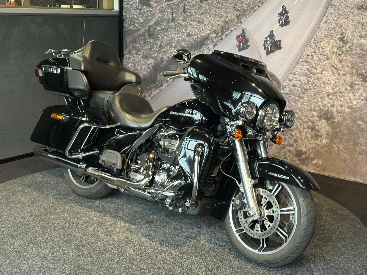 Harley-Davidson FLHTK ULTRA LIMITED (bj 2021), Motoren, Motoren | Harley-Davidson, Laan van Vredenoord 33
2289 DA  RIJSWIJK, NL