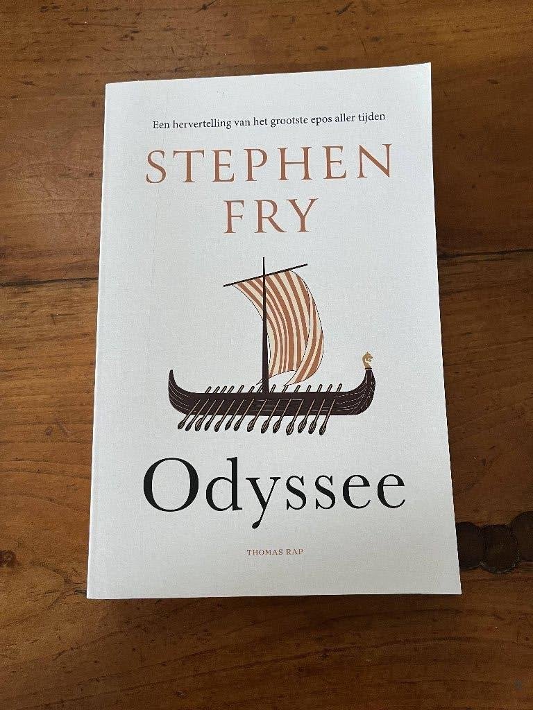 Odyssee – Stephen Fry, Boeken, Ophalen of Verzenden, Gelezen, Stephen Fry