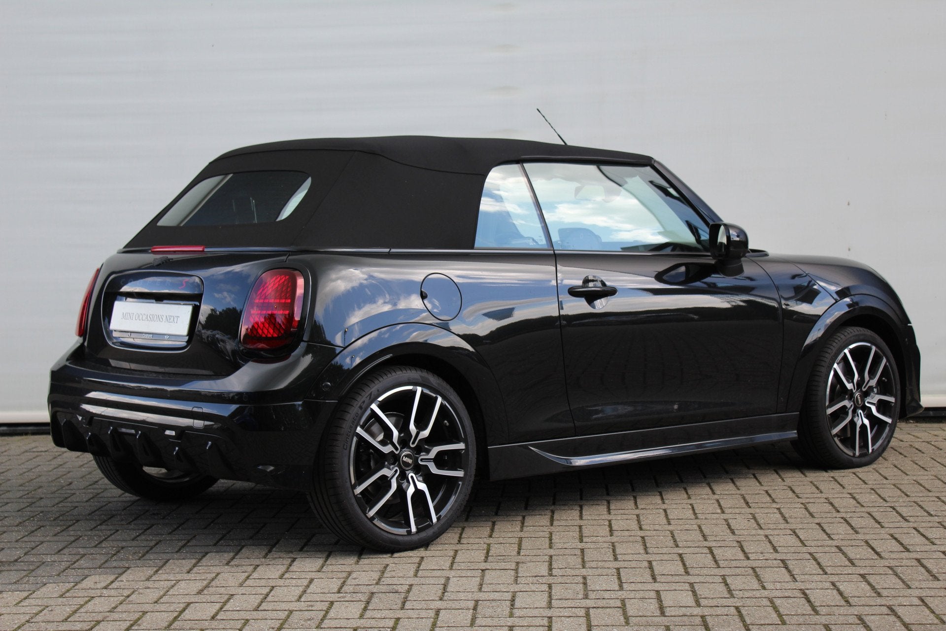 MINI Cabrio Cooper S Automaat / John Cooper Works / Pakket X, Auto's, Mini, 15 km/l, 4 cilinders, 4 stoelen, Zwart