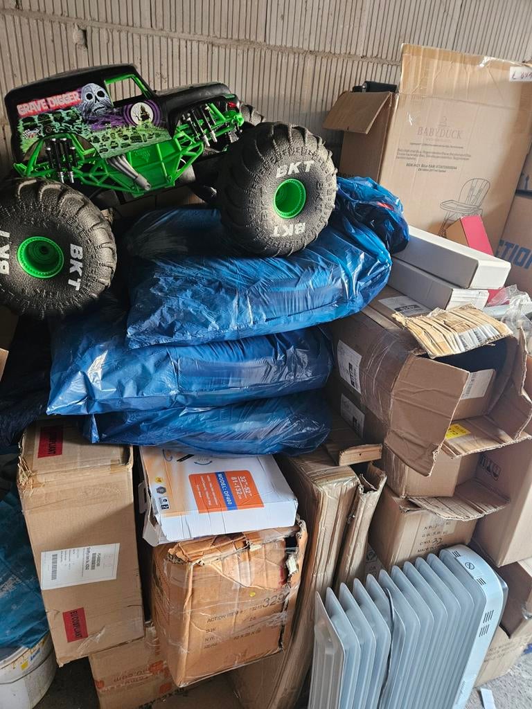 Grote partij nieuwe rommelmarkt/braderiespullen, Ophalen