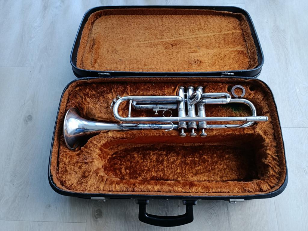 Lignatone / Cerveny verzilverde trompet in koffer, Muziek en Instrumenten, Blaasinstrumenten | Trompetten, Ophalen of Verzenden
