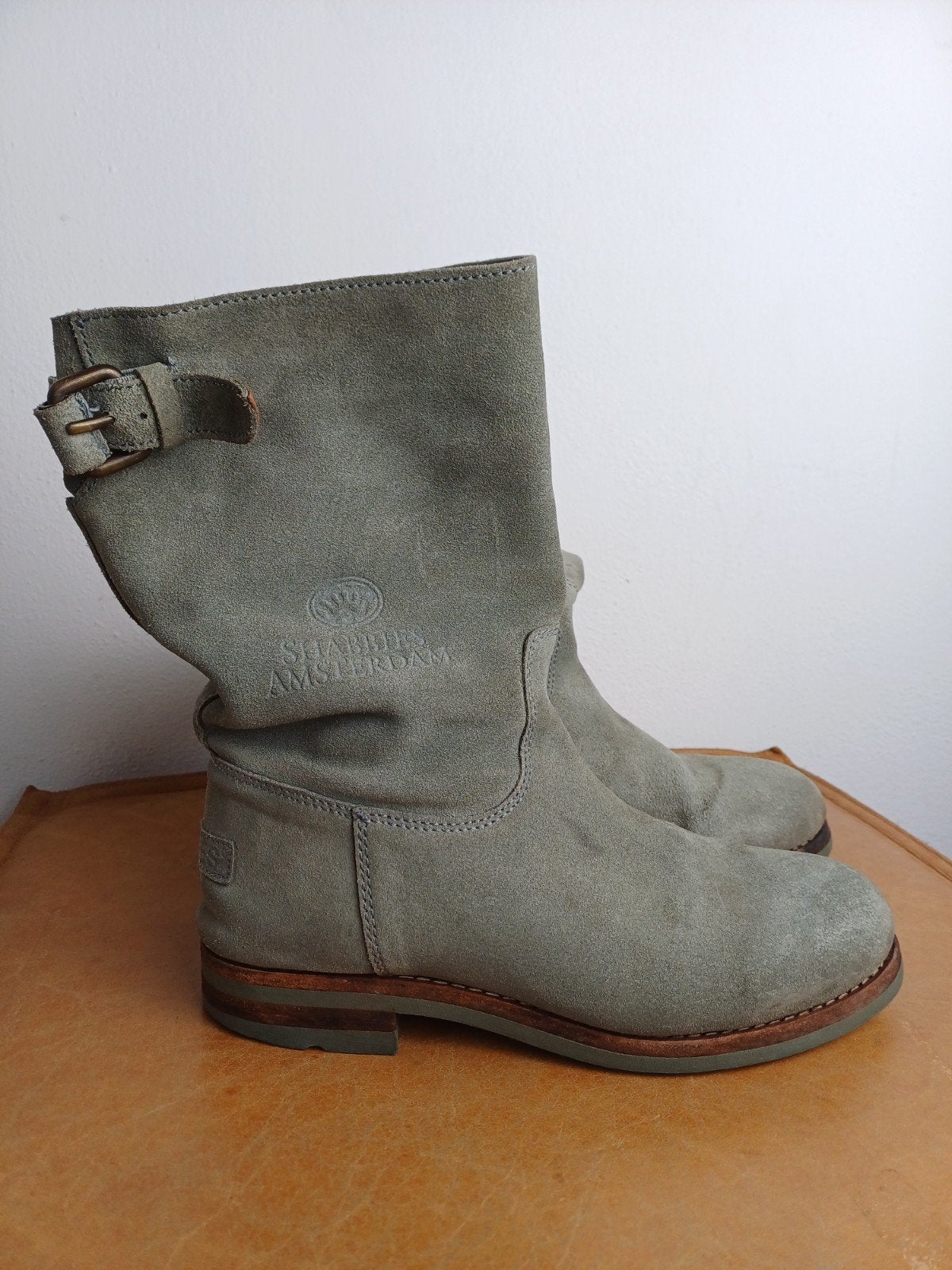 Onverslijtbare halfhoge laarzen grijs suède Shabbies 37, Kleding | Dames, Schoenen, Ophalen of Verzenden, Gedragen, Grijs