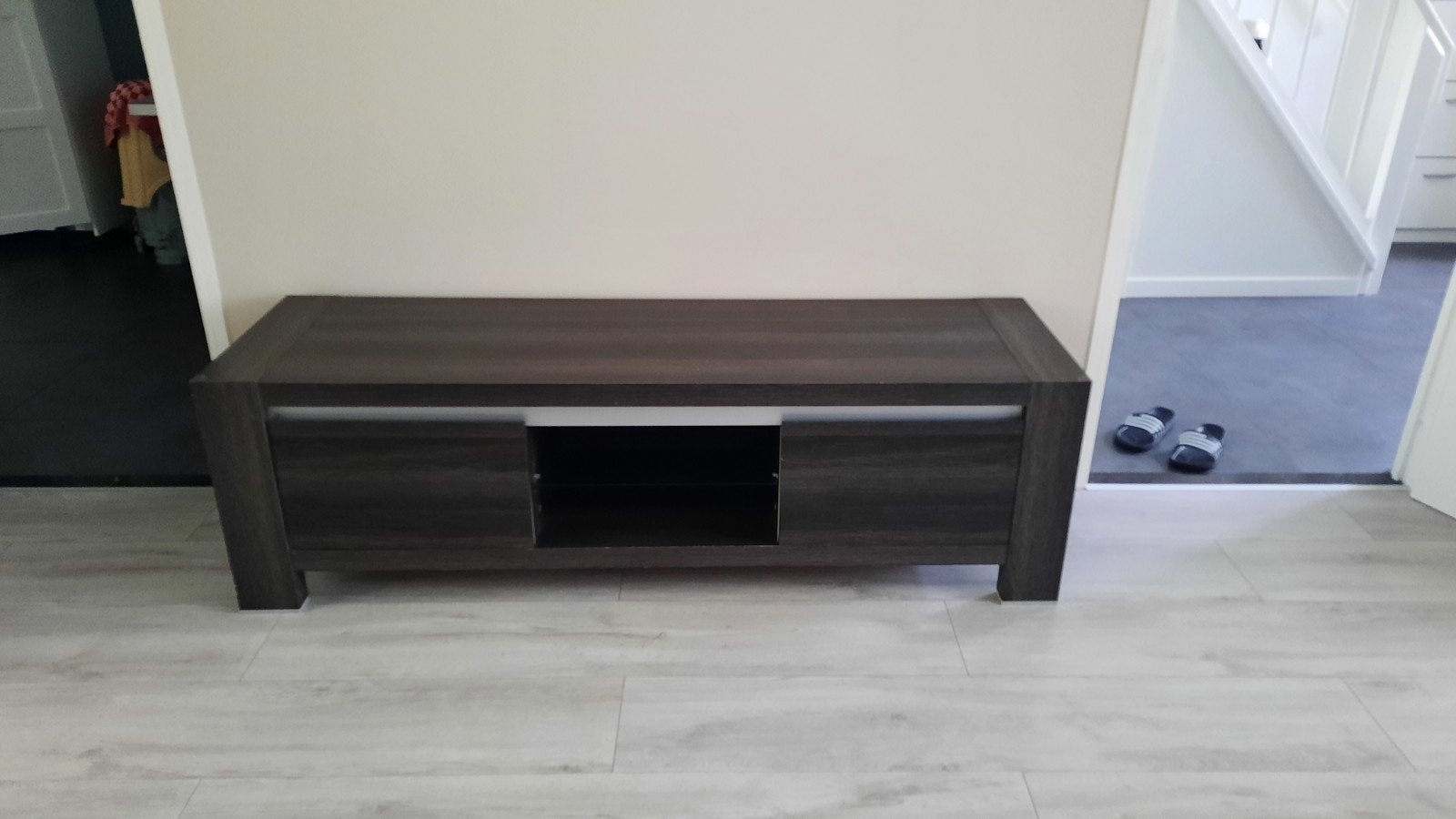 Modern TV-meubel met opbergruimte, Ophalen, 150 tot 200 cm, Zo goed als nieuw, Minder dan 100 cm