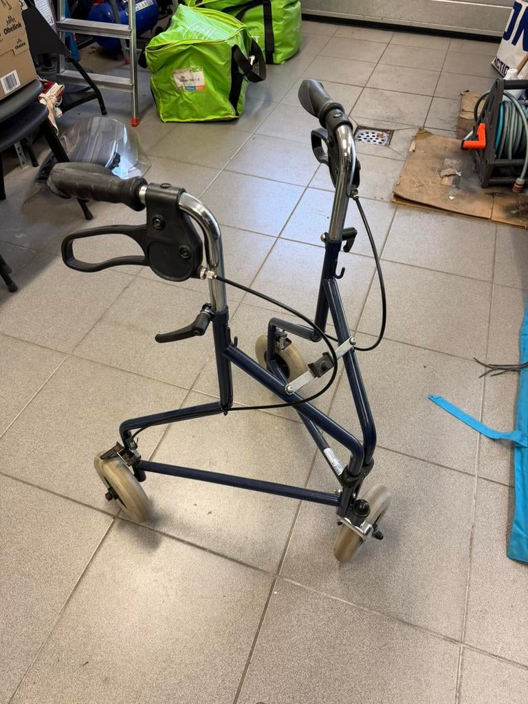Meerdere rollators te koop. 4st in totaal, Diversen, Rollators, Ophalen, Opvouwbaar, Zo goed als nieuw