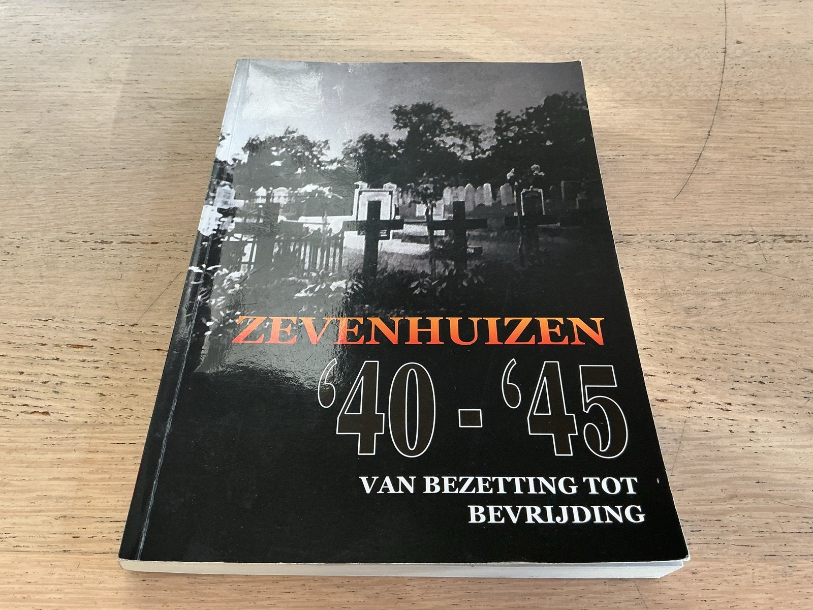 Zevenhuizen '40-'45: Van Bezetting tot Bevrijding.Groningen, Ophalen of Verzenden, Tweede Wereldoorlog, Zo goed als nieuw, Algemeen