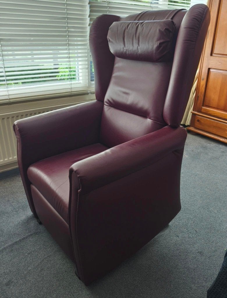 Luxe Tudor elektrische sta-opstoel – echt leer –, Huis en Inrichting, Stoelen, Gebruikt, Elektrische Sta Op Stoel, Leer, Ophalen of Verzenden