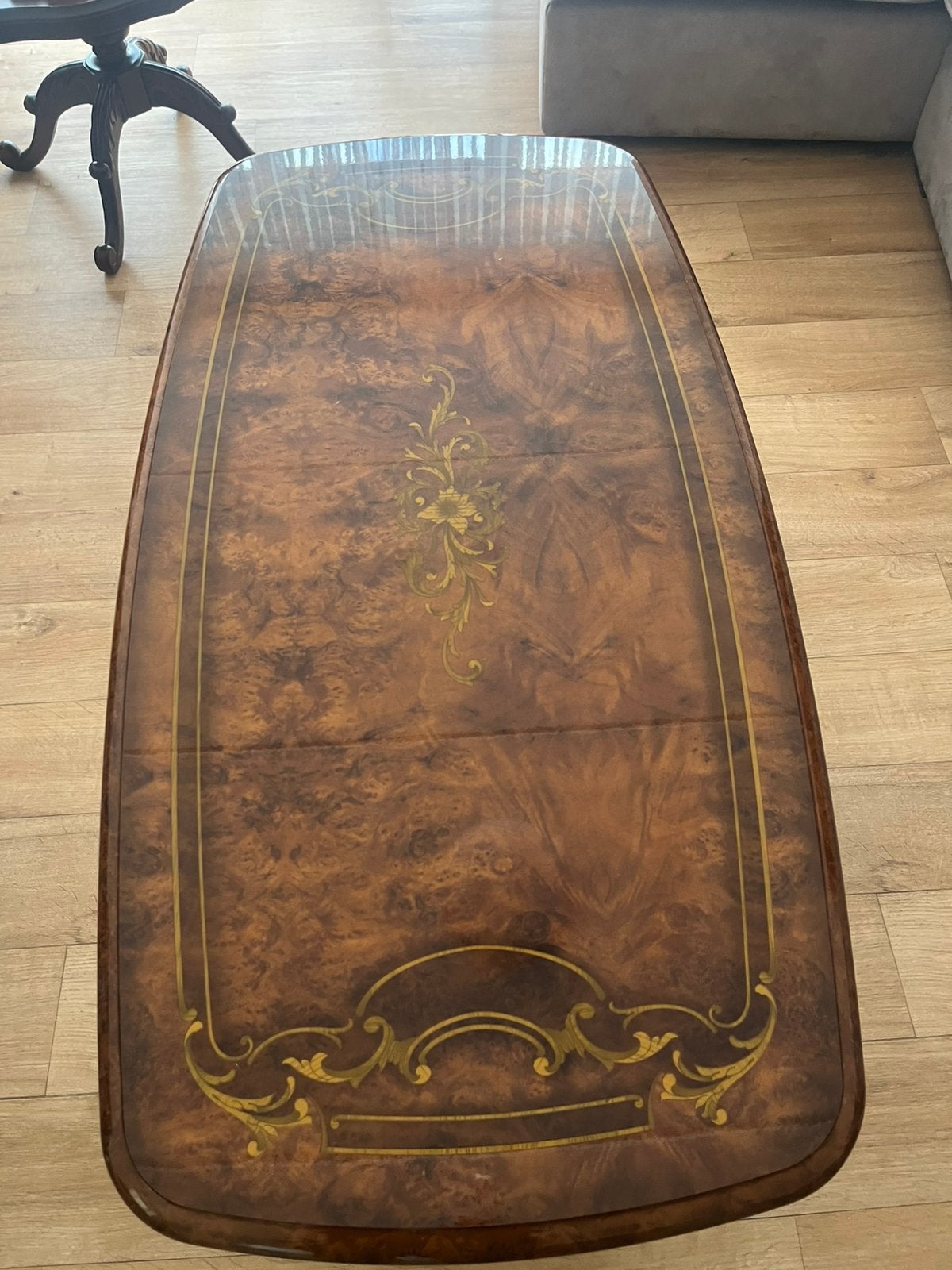 Salon tafel noten, Ophalen
