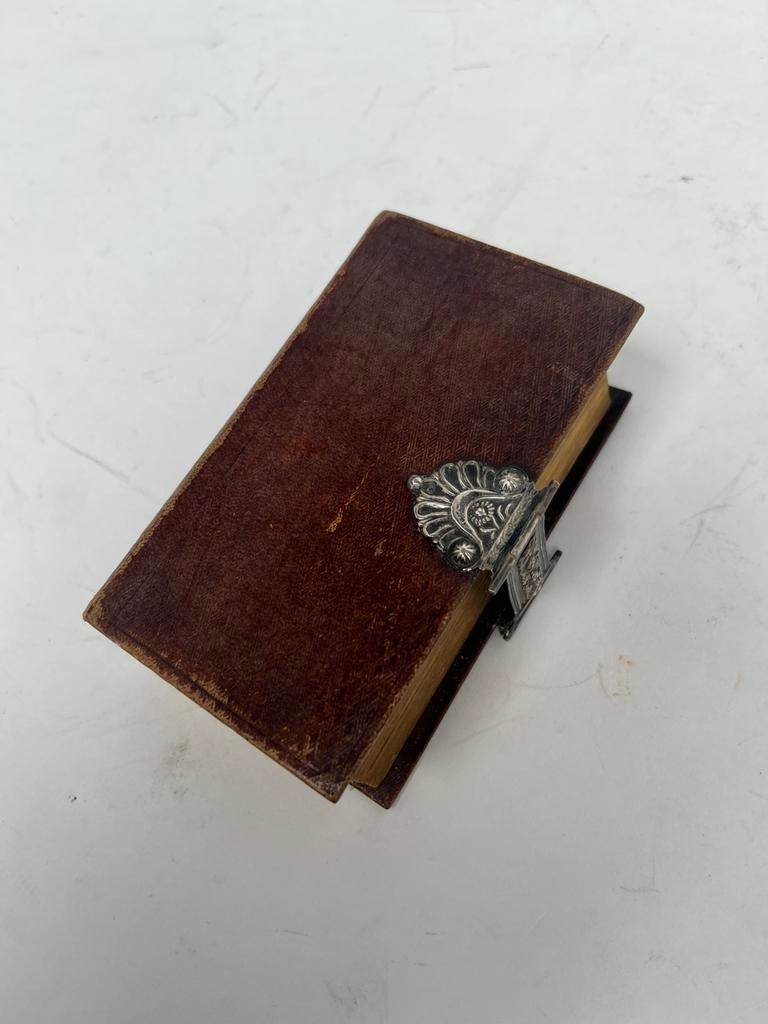 Antieke bijbel met zilveren slot 1861, Antiek en Kunst, Ophalen of Verzenden
