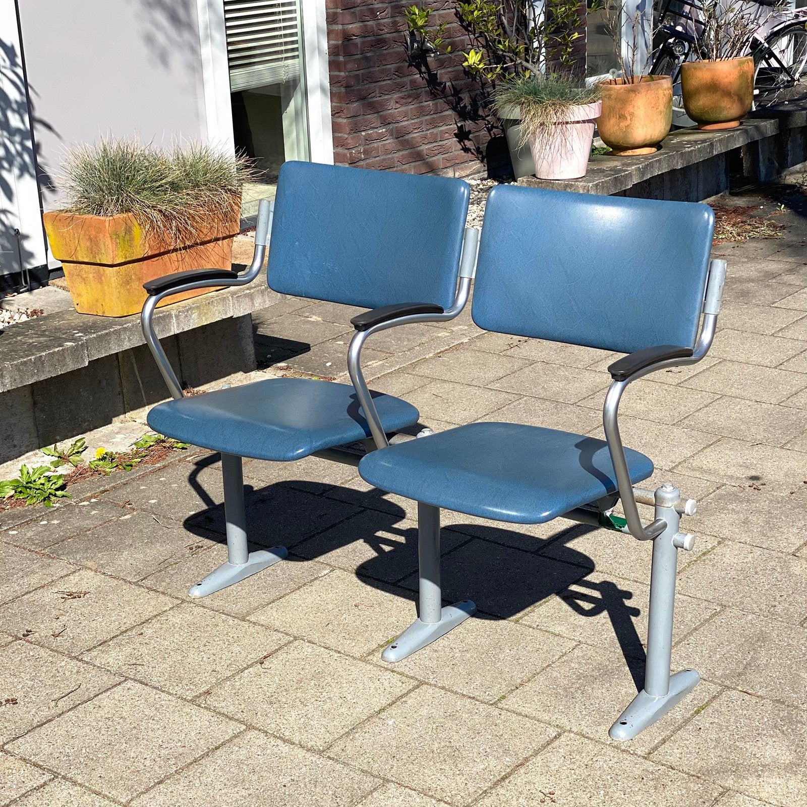 2x vintage tweezits klastoelen buisframe bakeliet, Huis en Inrichting, Stoelen, Ophalen, Blauw, Overige materialen, Vintage