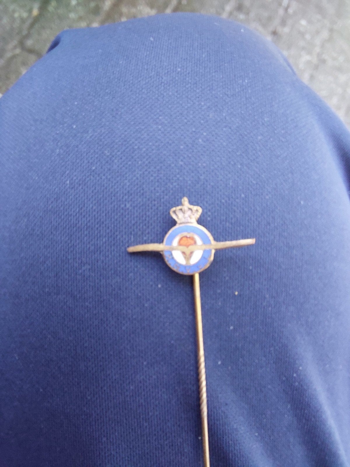 Vintage RAF Royal Air Force Pin Speldje met Kroon, Verzenden, Gebruikt, Overige onderwerpen, Speldje of Pin