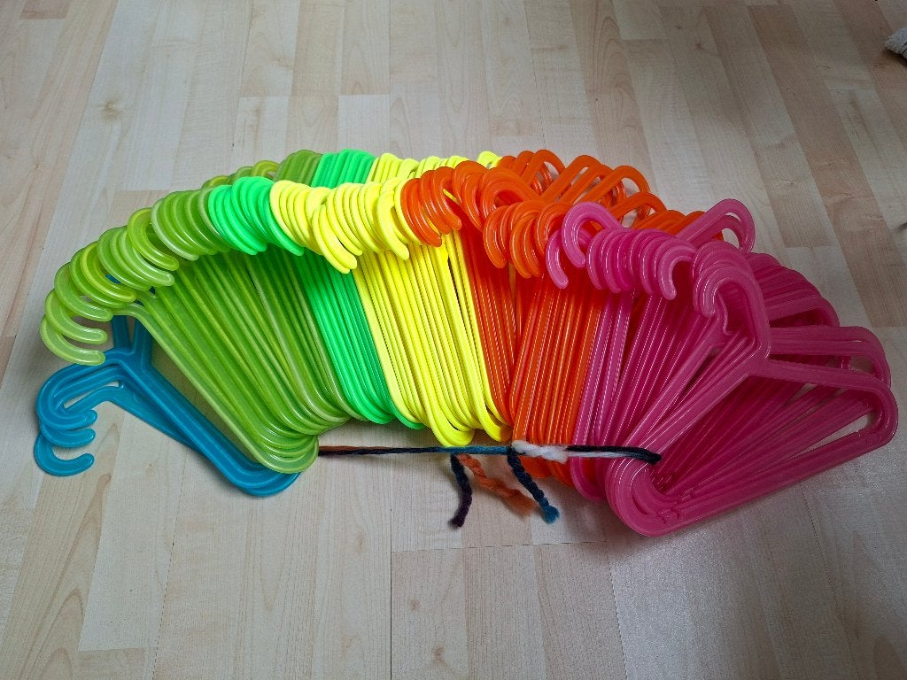 Gekleurde kledinghangers Ikea, Kleding | Dames, Kledinghangers, Ophalen of Verzenden, Zo goed als nieuw, Kunststof, Kinderen en Volwassenen