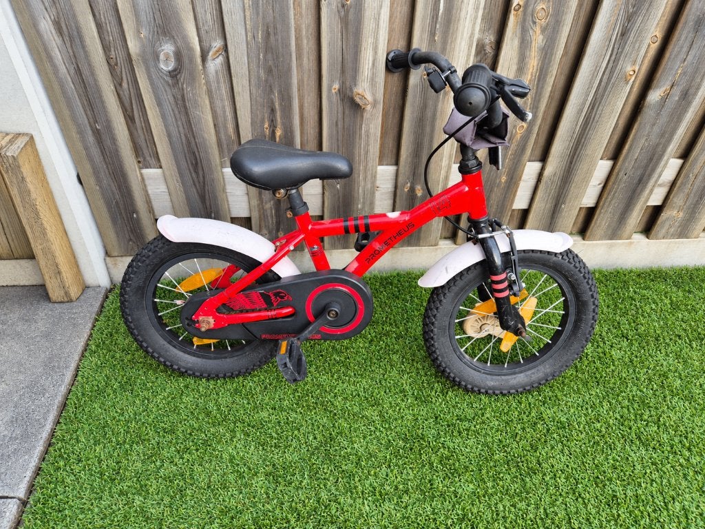 Prometheus kinderfiets 14 inch rood met kettingkast, Ophalen, Zijwieltjes, Gebruikt, Velgrem