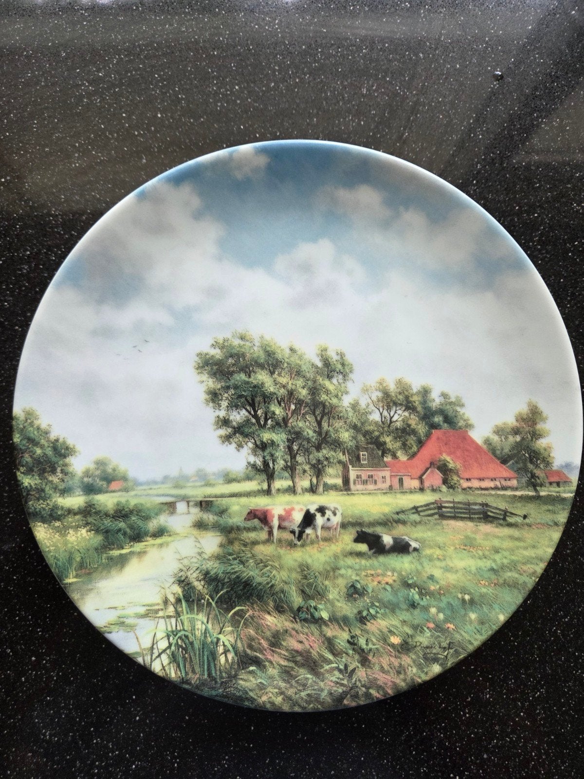 Uniek Ron Meilof wandbord - Gelegen in het Friese land, Antiek en Kunst, Antiek | Porselein, Ophalen