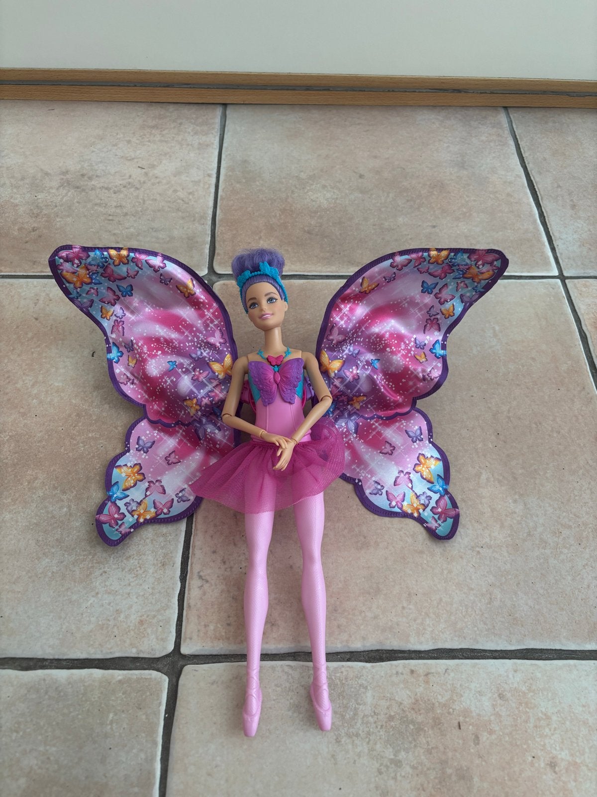 Barbiepop Vlinder met vleugels, Kinderen en Baby's, Speelgoed | Poppen, Ophalen, Zo goed als nieuw, Barbie