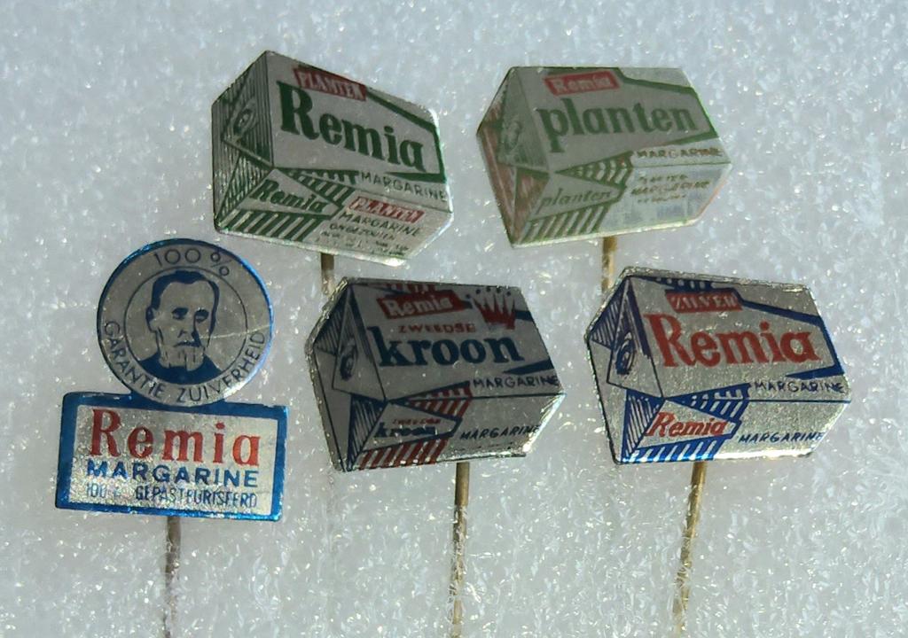 5 Vintage Remia., Ophalen of Verzenden, Gebruikt, Merk, Speldje of Pin