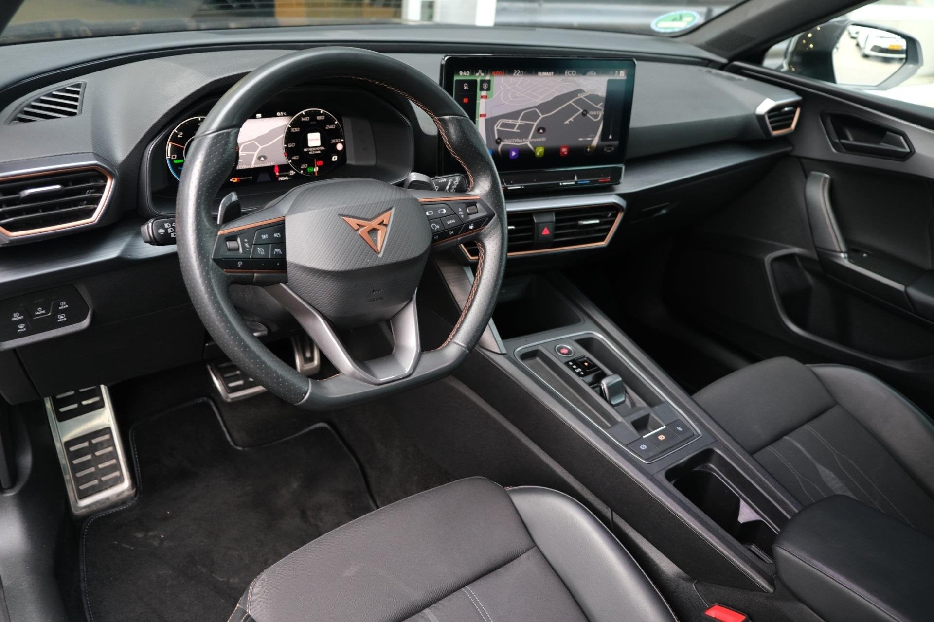 CUPRA Leon Sportstourer 1.4 e-Hybrid 204PK Pano Led ACC Cam, Auto's, Cupra, Dealer onderhouden, 77 km/l, Gebruikt, Zwart