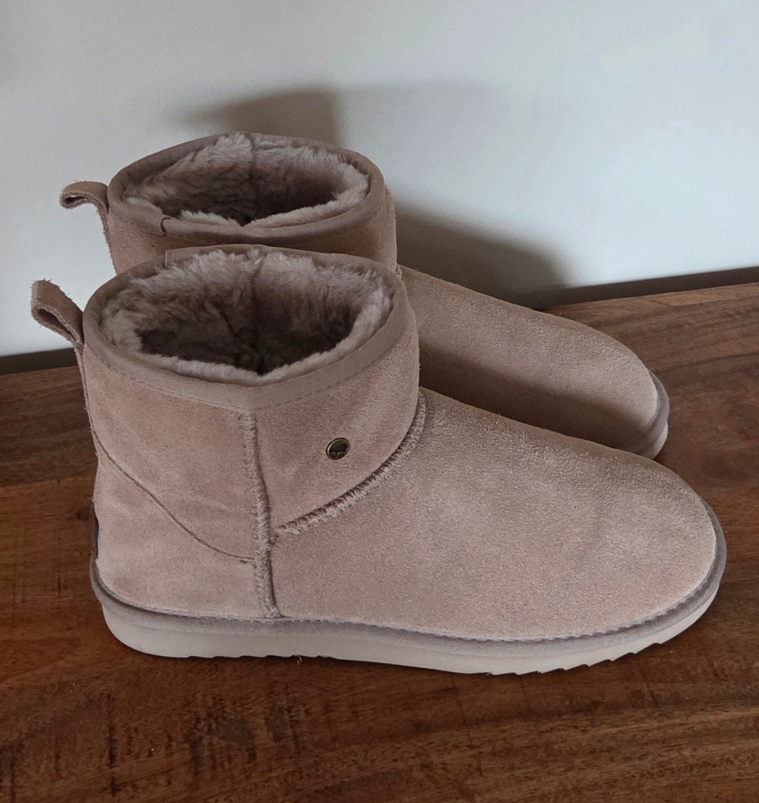Warmbat Wallaby boots / laarsjes taupe suède – ZGAN maat 40, Kleding | Dames, Bruin, Lage of Enkellaarzen, Ophalen of Verzenden
