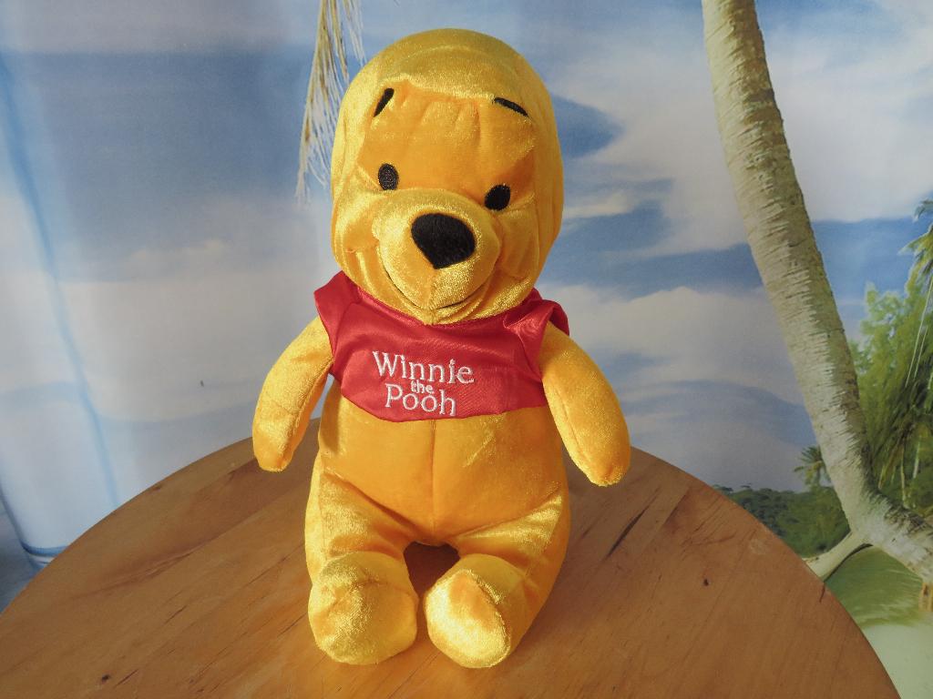 disney winnie the pooh knuffel 24 cm van simba toys, Gebruikt, Disney, Beer, Met kleding of accessoire