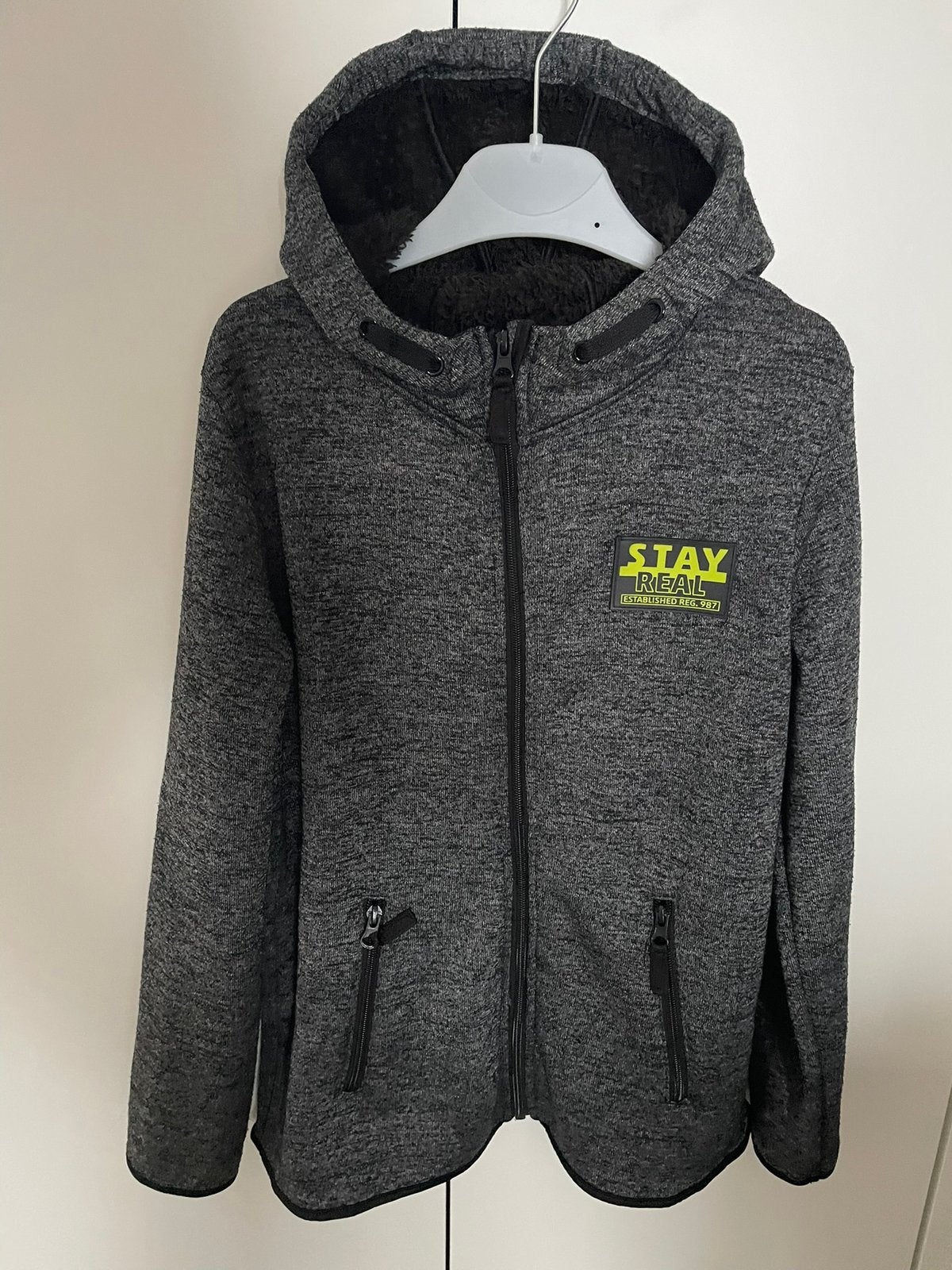 Zwart/grijs fleece vest 146/152, Kinderen en Baby's, Kinderkleding | Maat 146, Ophalen of Verzenden, Zo goed als nieuw, Jongen