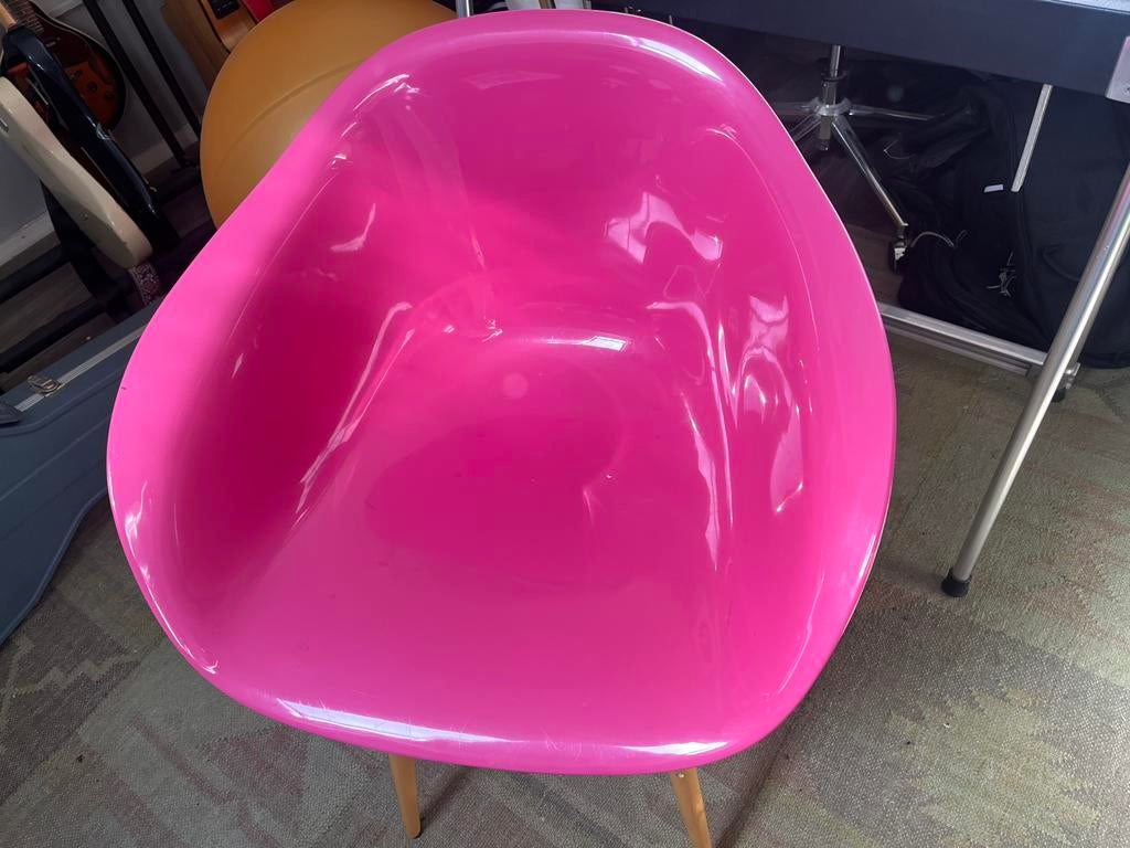 Roze kuipstoel, Huis en Inrichting, Stoelen, Kunststof, Gebruikt, Overige kleuren, Ophalen of Verzenden