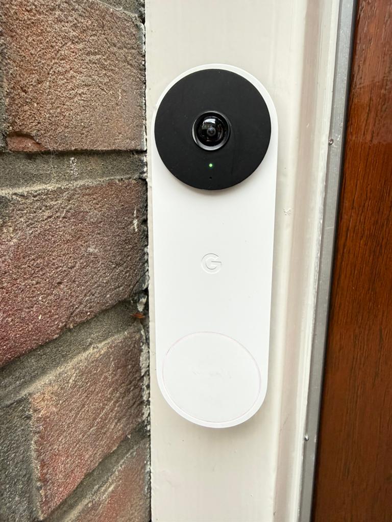 Google Nest deubel 2d generatie., Ophalen of Verzenden, Ingebouwde camera, Zo goed als nieuw, Bedraad