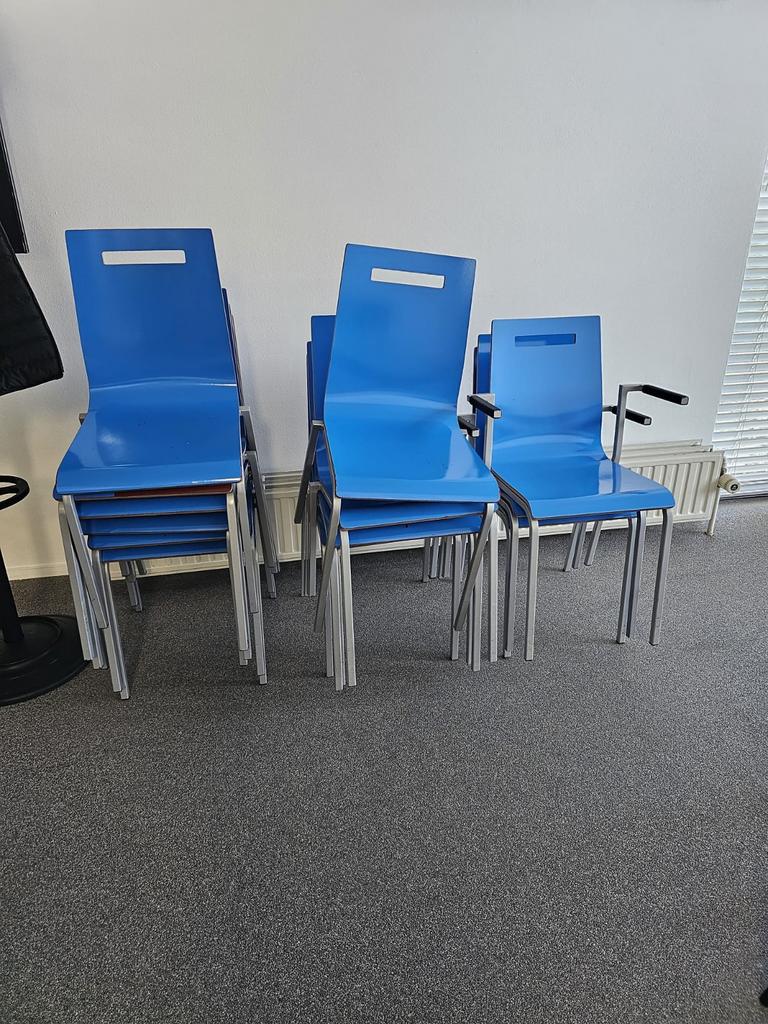 Te koop , stoelen voor wachtkamer of kantine., Gebruikt, Blauw, Ophalen of Verzenden, Vijf, Zes of meer stoelen