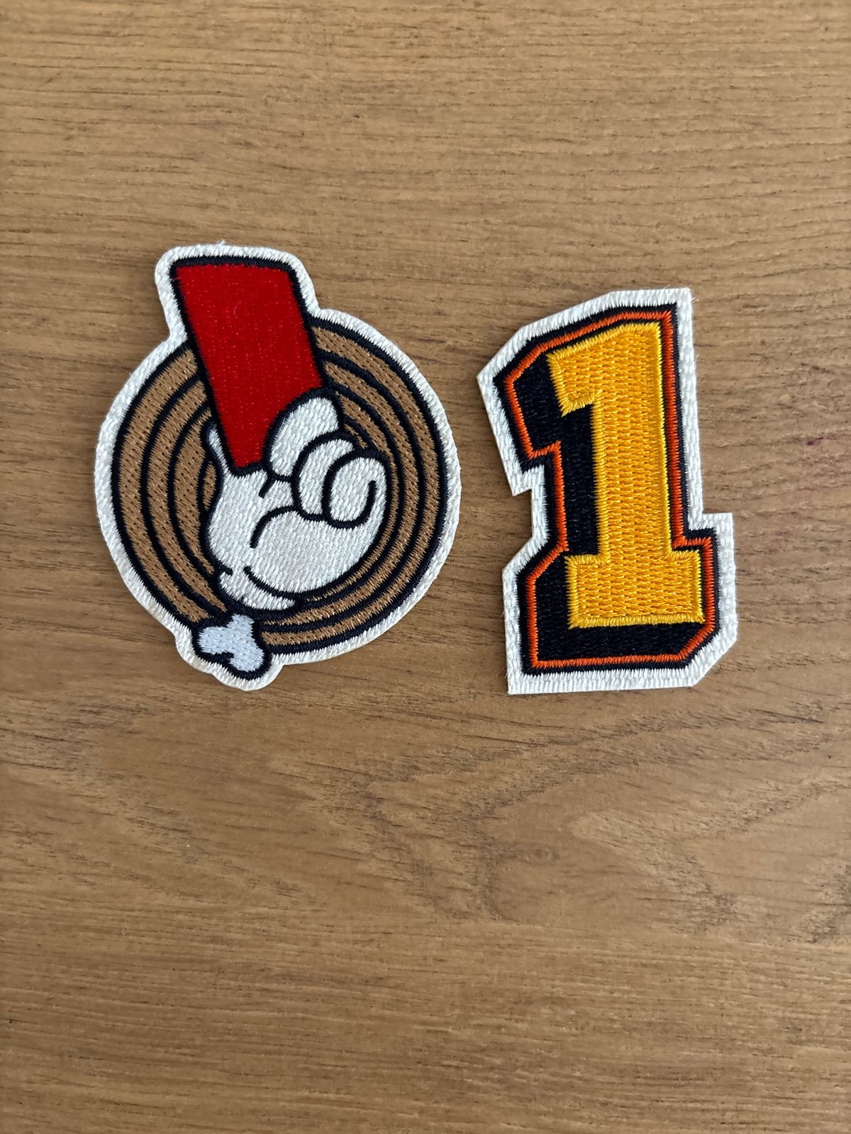 Jumbo juich embleem - Nummer 1 patch en rode kaart, Verzamelen, Ophalen of Verzenden, Nieuw, Winkel of Supermarkt