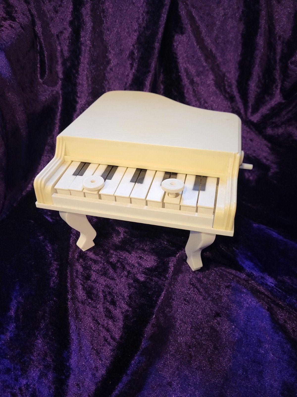 Fleur piano made in hongkong, Verzamelen, Poppen, Ophalen of Verzenden, Gebruikt
