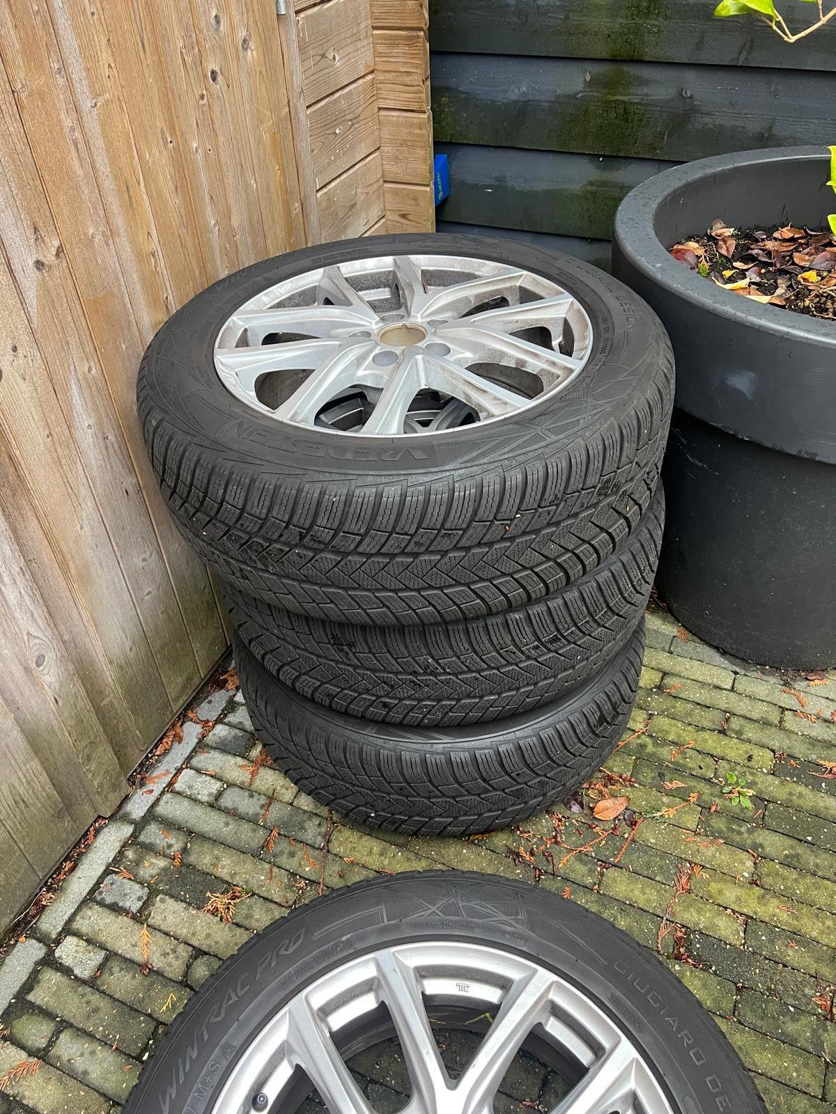 Velgen en winterbanden Audi A4 225/55 R17 (6,5mm) + velgen, Banden en Velgen, Nieuw, 17 inch, Winterbanden