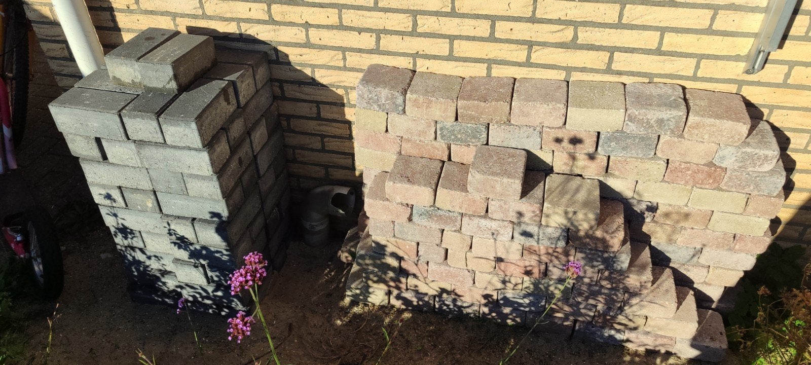 Gratis nieuwe en gebruikte betonklinkers en terrastegels, Tuin en Terras, Ophalen, Klinkers, Zo goed als nieuw, Minder dan 5 m²