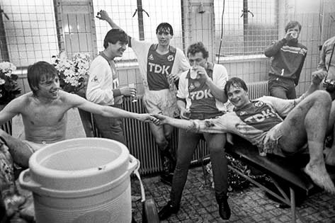 Org zwart/wit foto 20x30 cm kleedkamer Ajax 01-05-1983, Verzenden, Nieuw, Ajax, Poster, Plaatje of Sticker