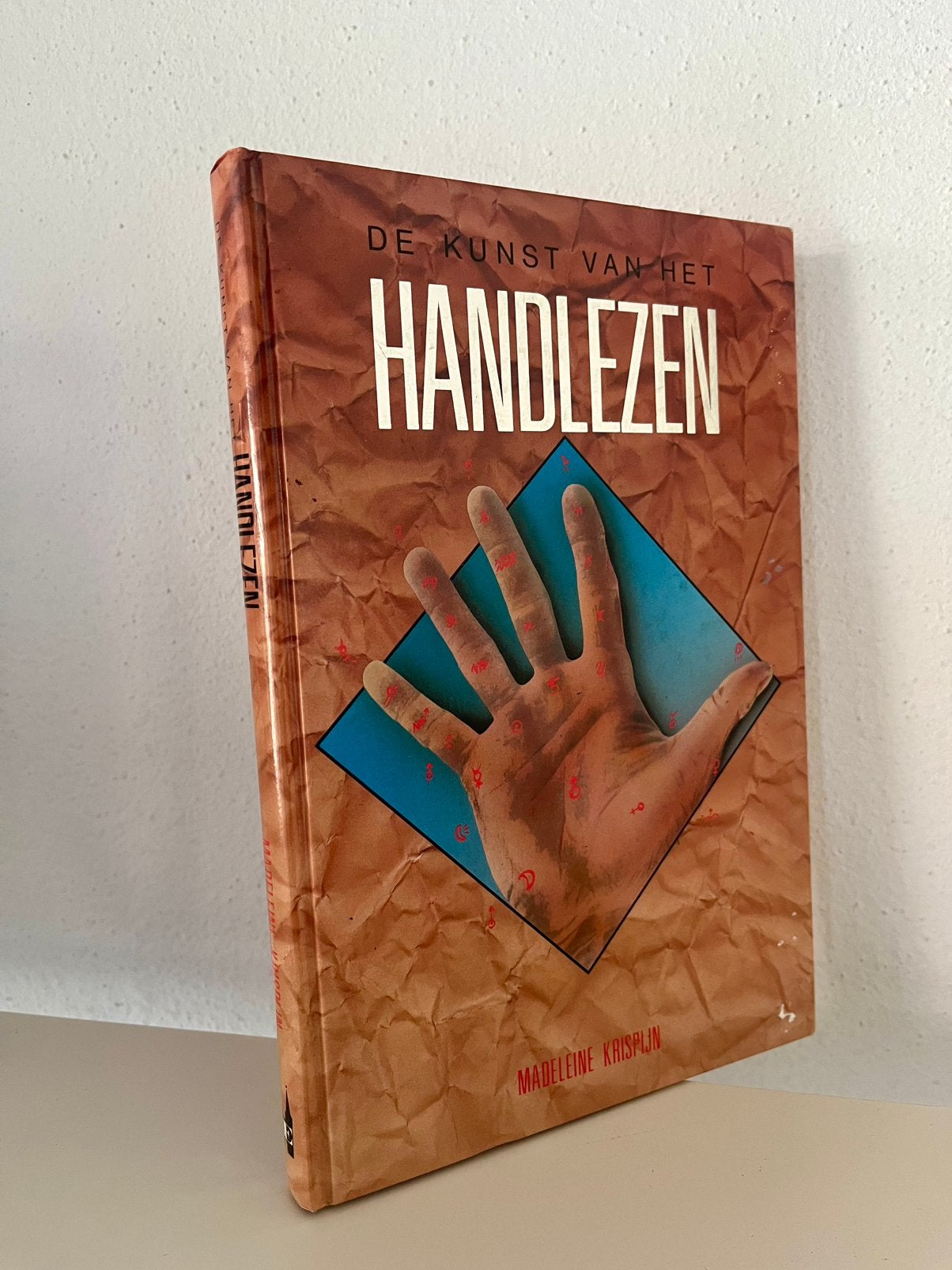 De kunst van het handlezen - Madeleine Krispijn, Ophalen of Verzenden, Zo goed als nieuw, Spiritualiteit algemeen, Achtergrond en Informatie