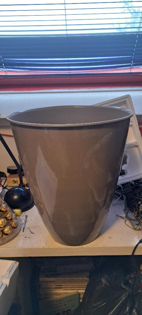 Bloempot 44 cm hoog (Z249-15)  kleur Taupe, Rond, Nieuw, Ophalen of Verzenden, Aardewerk
